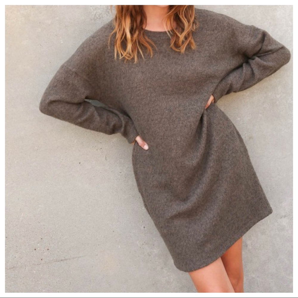Fabulous Long Sleeves sweater knit dress w/pockets - Picture 3 of 7